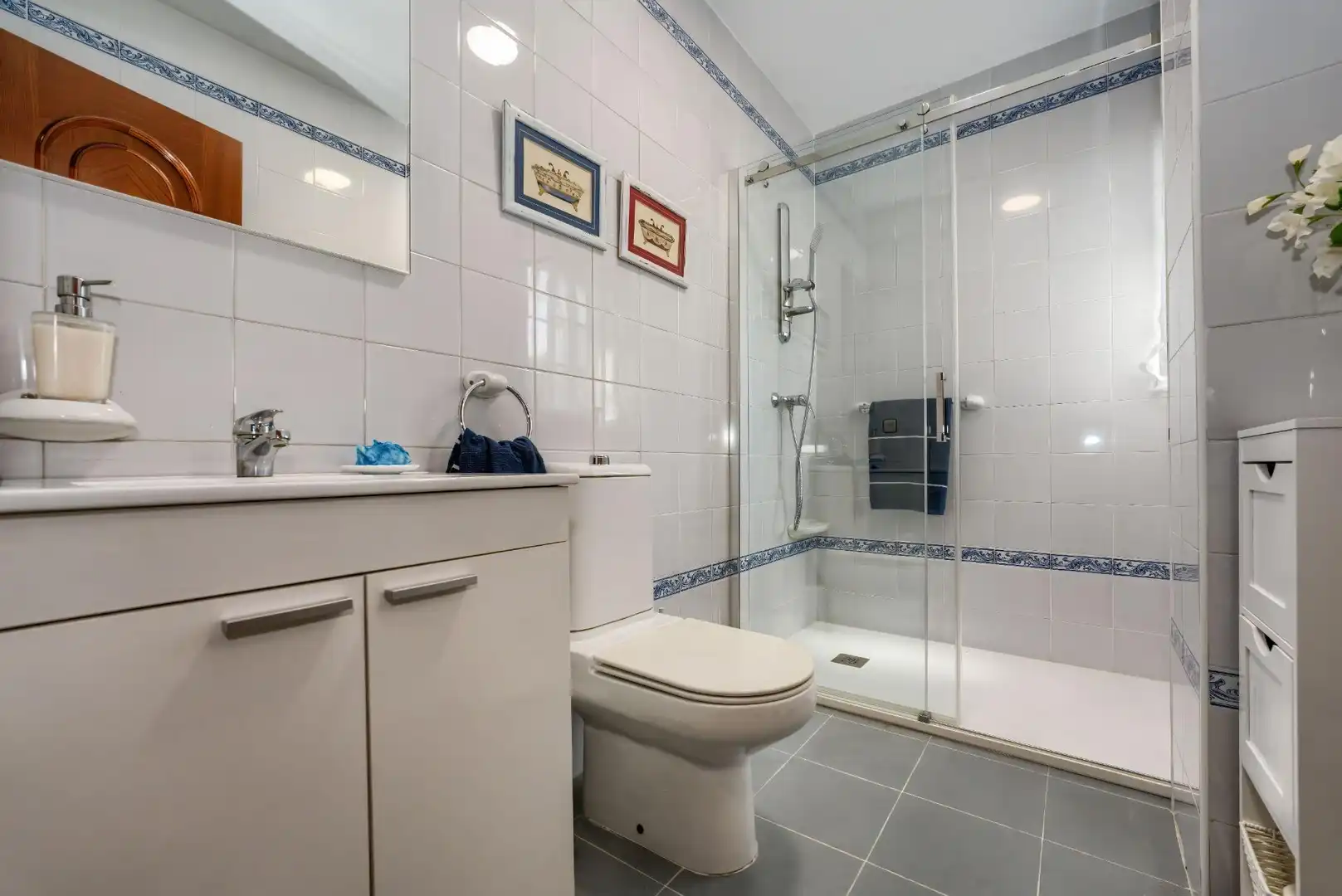 Bathroom of Houses for sale in Tomares  with Air Conditioner, Heating and Private garden
