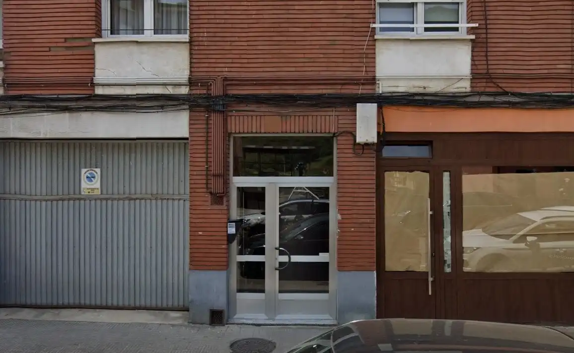 Vista exterior de Piso en venta en Lena con Parquet, Trastero y Lavadora