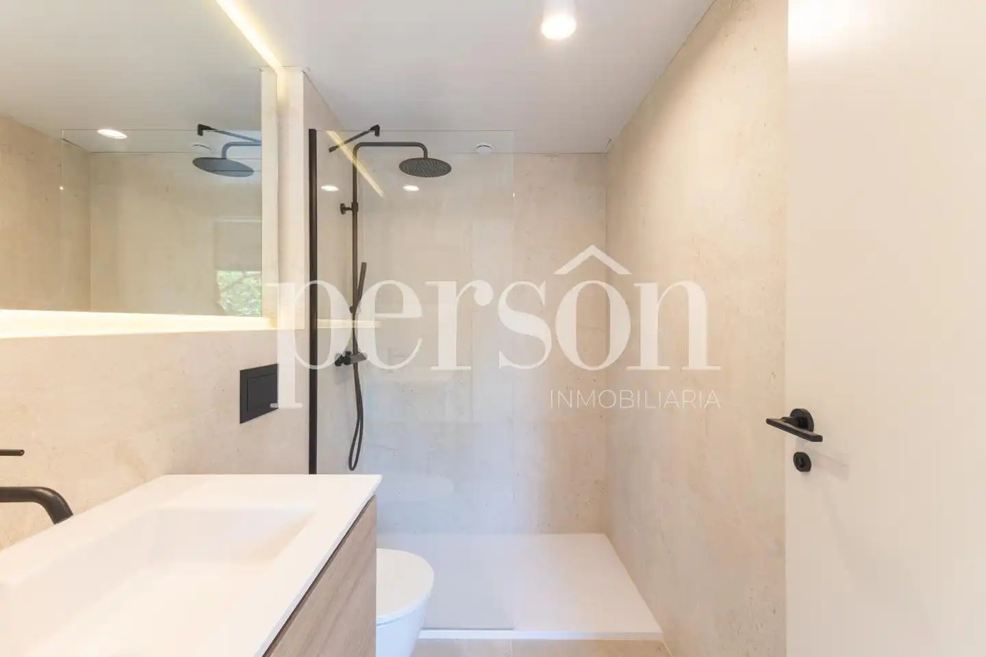 Baño de Piso en venta en Valencia con Aire acondicionado, Jardín privado y Terraza