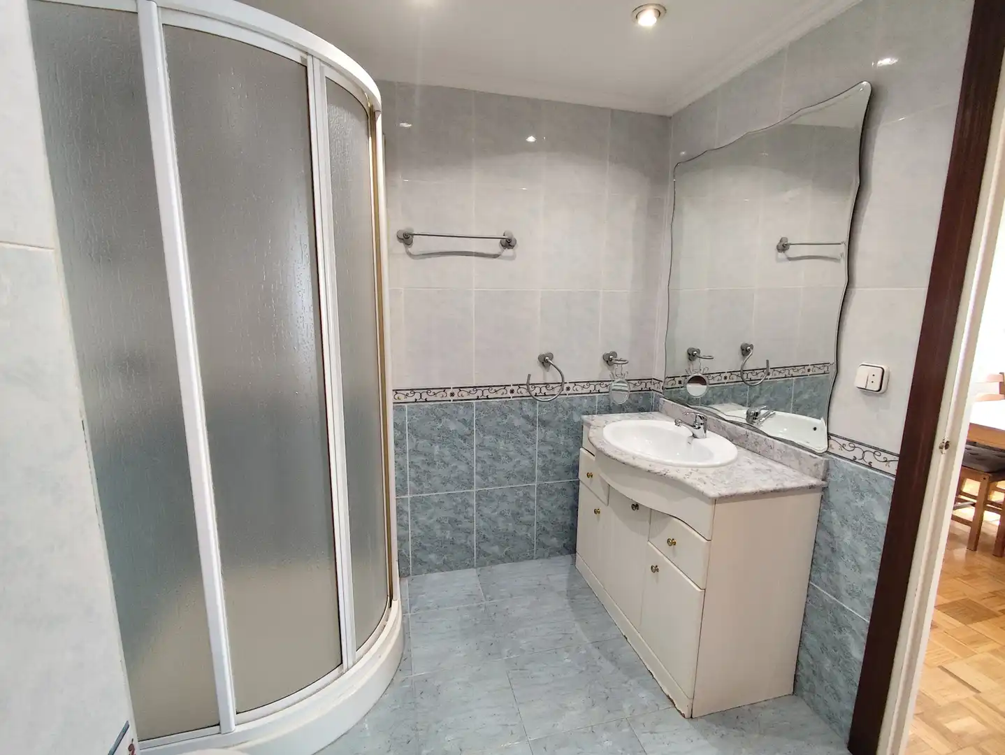 Badezimmer von Wohnung zum Verkauf in Móstoles mit Klimaanlage, Heizung und Parkett