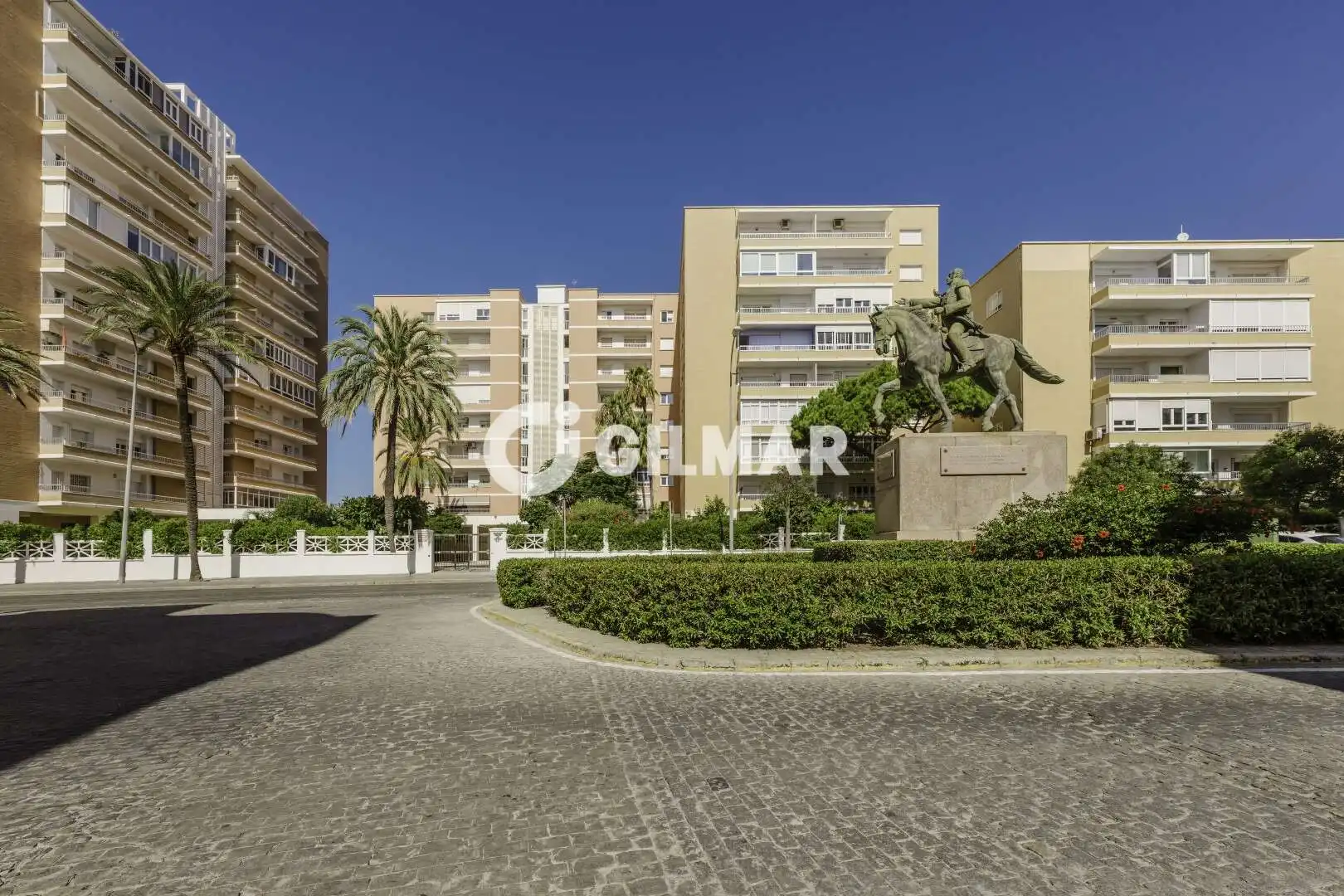 Vista exterior de Pis en venda en Cádiz amb Balcó