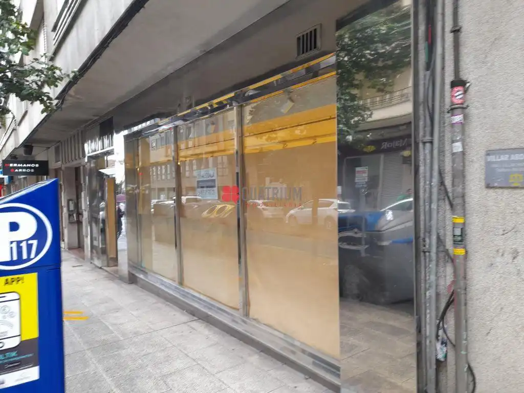 Local comercial de lloguer a Doutor Teixeiro