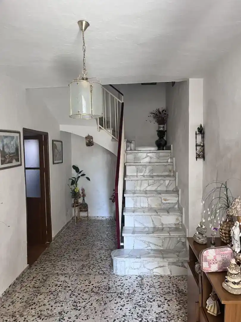 Casa adosada en venda en Baza amb Balcó