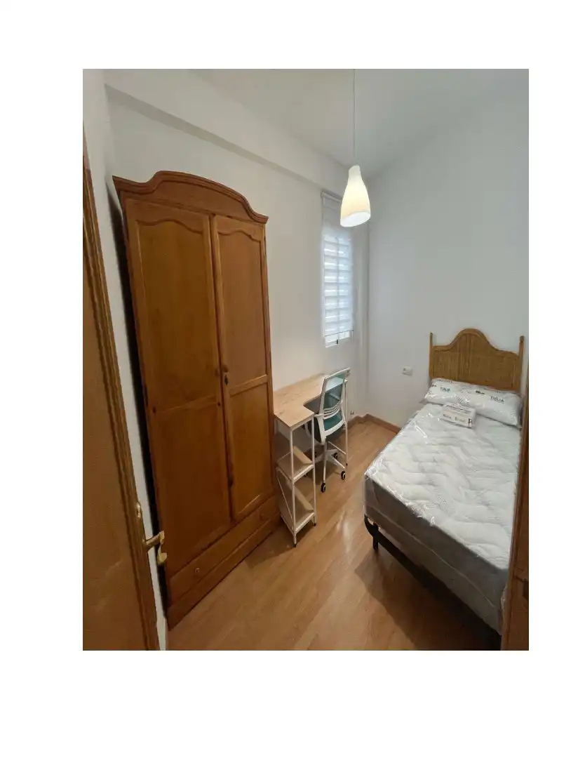Habitación de Piso de alquiler en Granada con Aire acondicionado, Calefacción y Amueblado