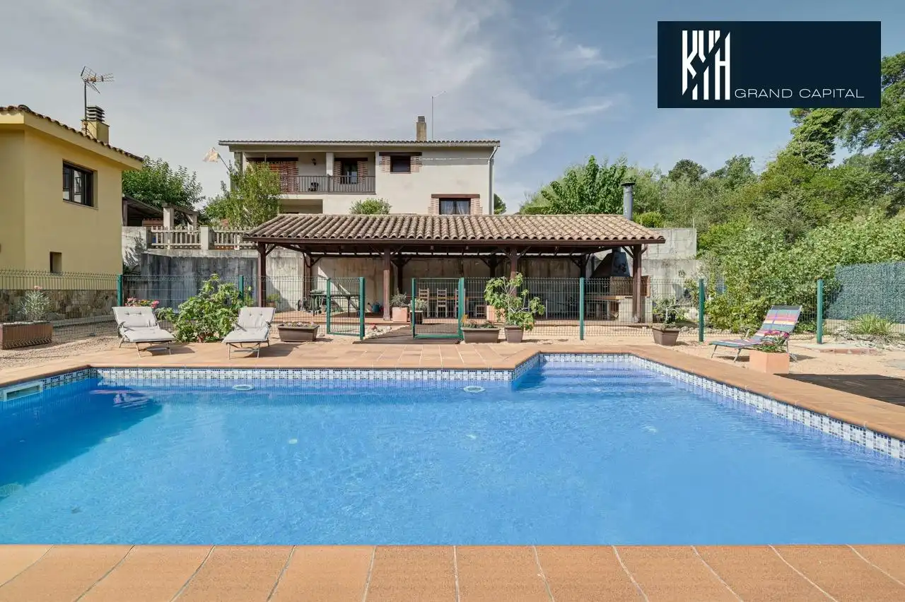 Casa con terraza en venta en Urbanització Llac del Cigne, imagen 3