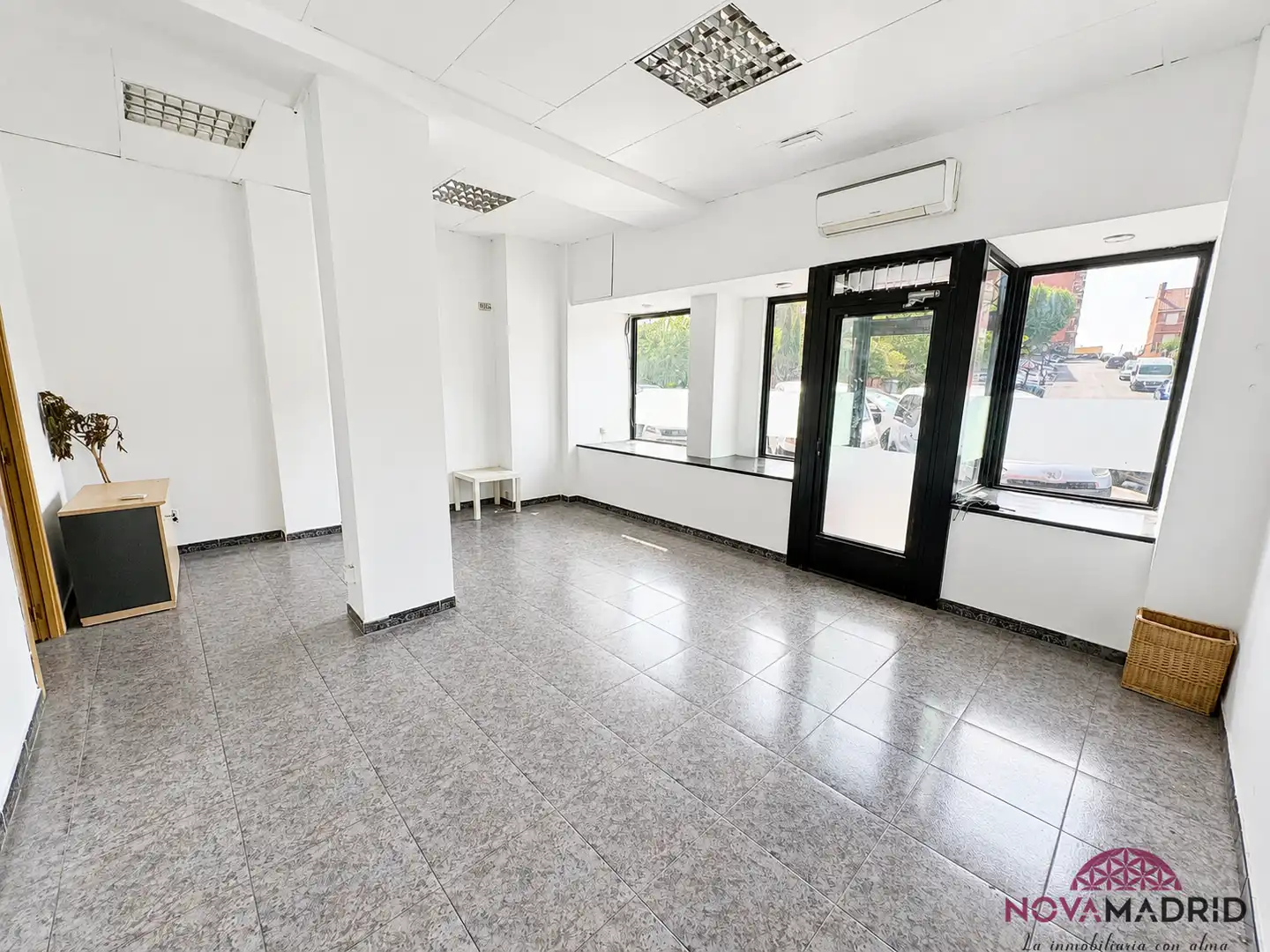 Commercial properties for sale in Fuenlabrada  with Air Conditioner
