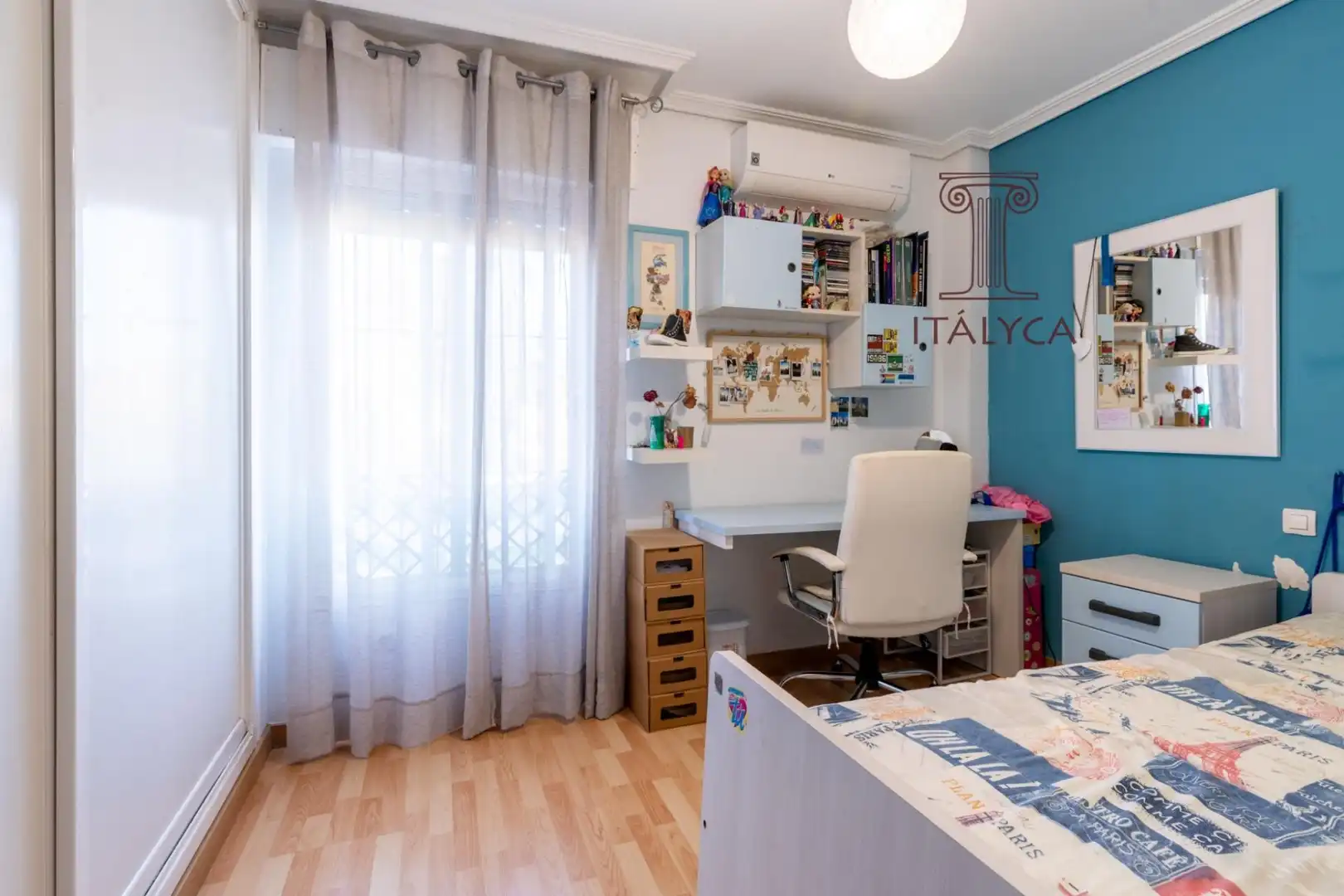 Habitación de Casa adosada en venta en Tomares con Aire acondicionado, Terraza y Trastero