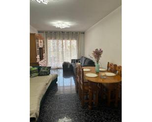 Menjador de Apartament en venda en Vilanova i la Geltrú amb Aire condicionat, Terrassa i Moblat