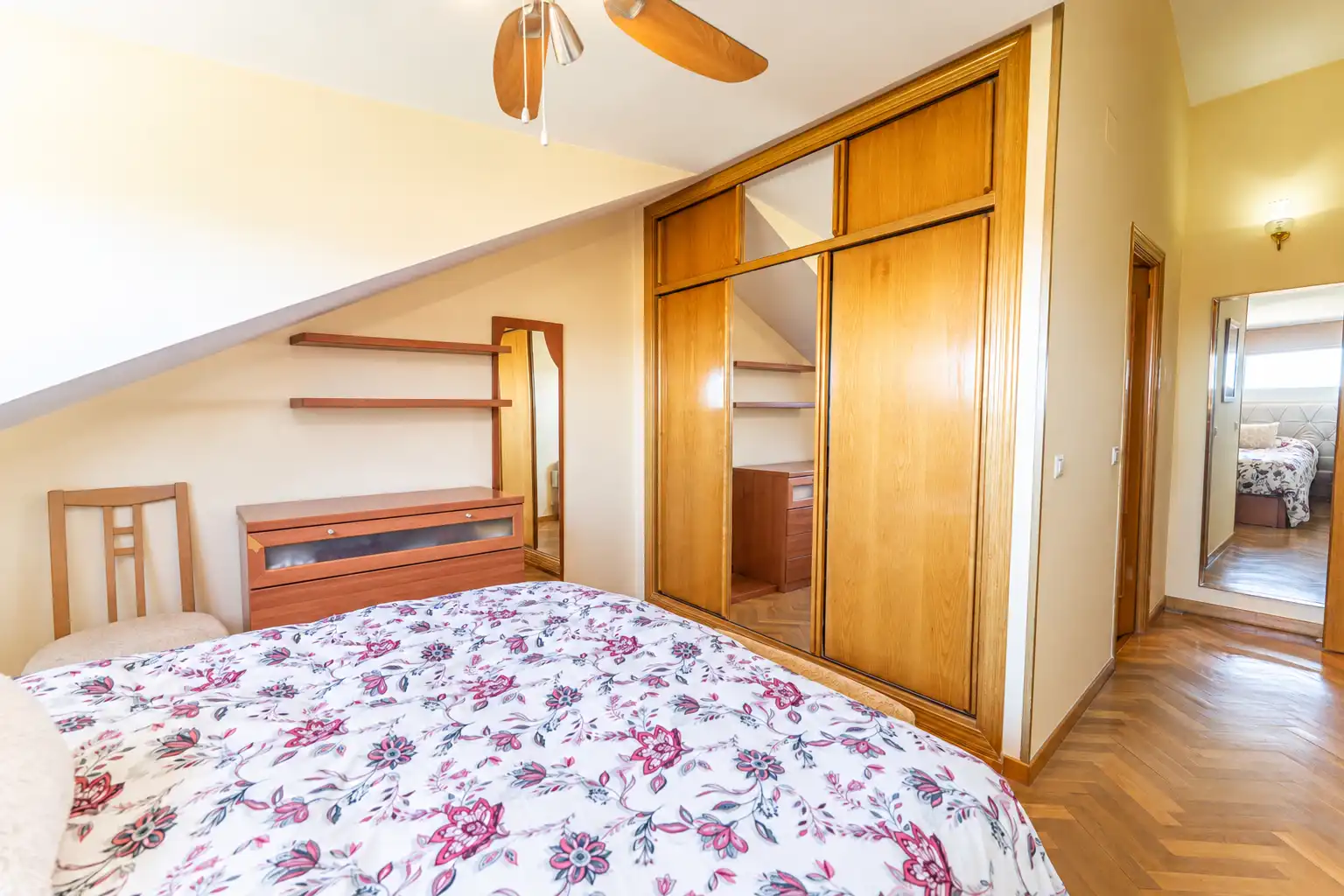 Schlafzimmer von Maisonette zum Verkauf in Torrelodones mit Klimaanlage, Heizung und Parkett