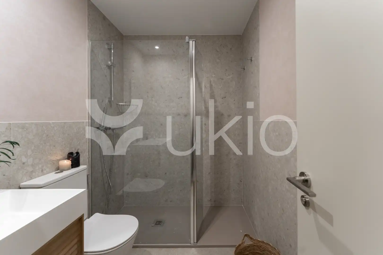 Bany de Apartament de lloguer en Madrid amb Aire condicionat, Calefacció i Moblat