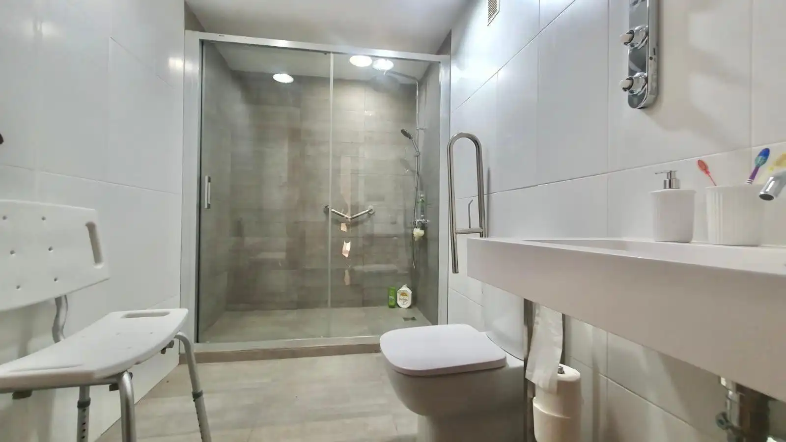 Baño de Piso en venta en Málaga con Aire acondicionado y Calefacción