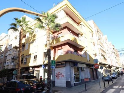 Vista exterior de Apartament en venda en Torrevieja amb Terrassa i Moblat