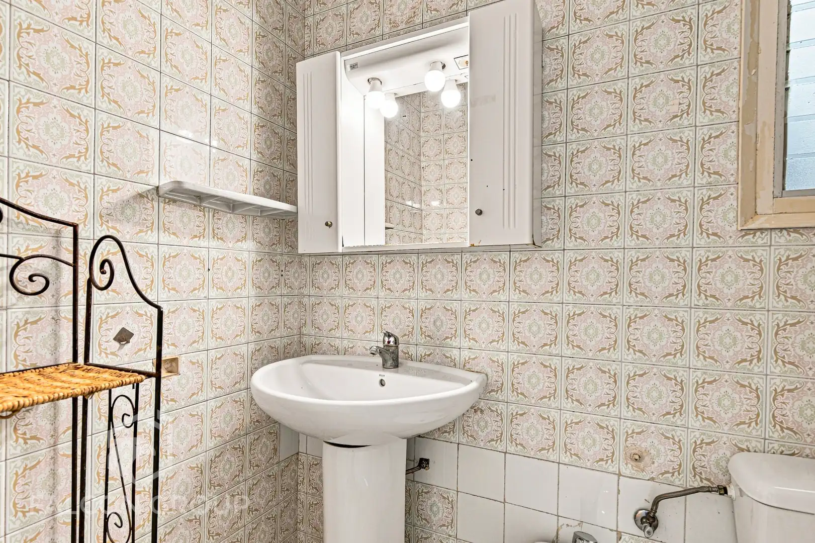 Badezimmer von Wohnung zum Verkauf in Calafell mit Balkon