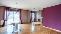 Sala d'estar de Casa adosada en venda en Las Rozas de Madrid amb Aire condicionat, Calefacció i Jardí privat