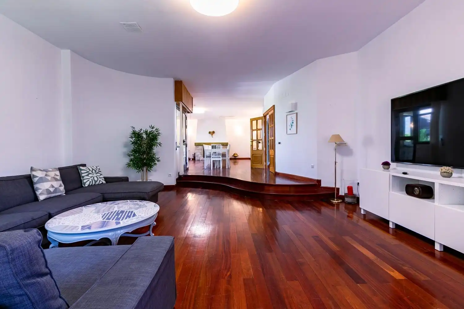 Sala d'estar de Casa o xalet en venda en Jaca amb Calefacció, Jardí privat i Terrassa