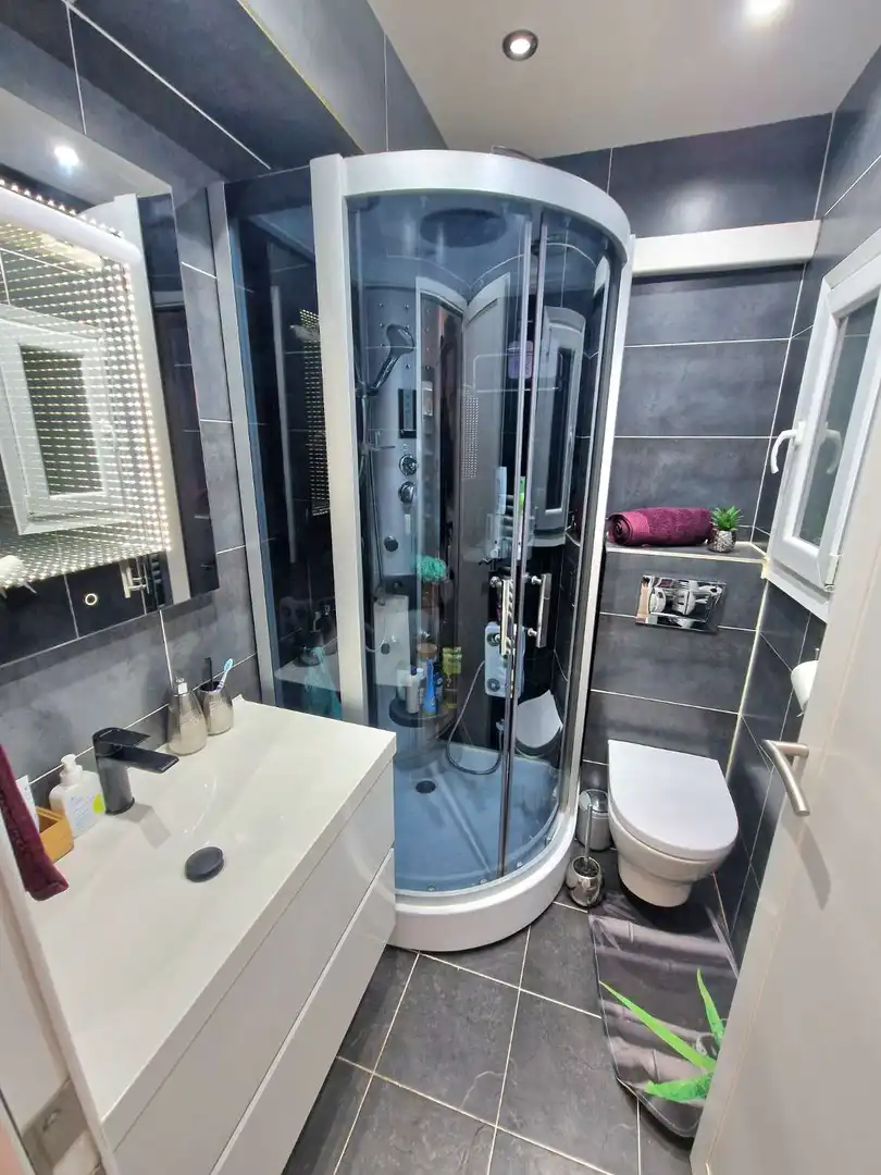 Badezimmer von Wohnungen zum Verkauf in Sant Antoni de Portmany mit Klimaanlage, Heizung und Terrasse