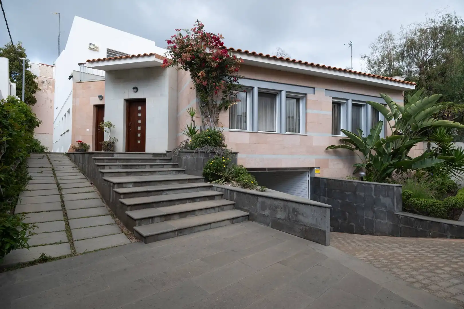 Vista exterior de Casa o chalet en venta en Las Palmas de Gran Canaria con Aire acondicionado, Jardín privado y Terraza
