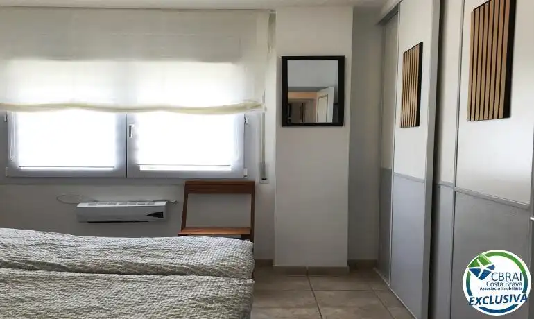 Bedroom of Flat for sale in Roses  with Heating, Terrace and Swimming Pool