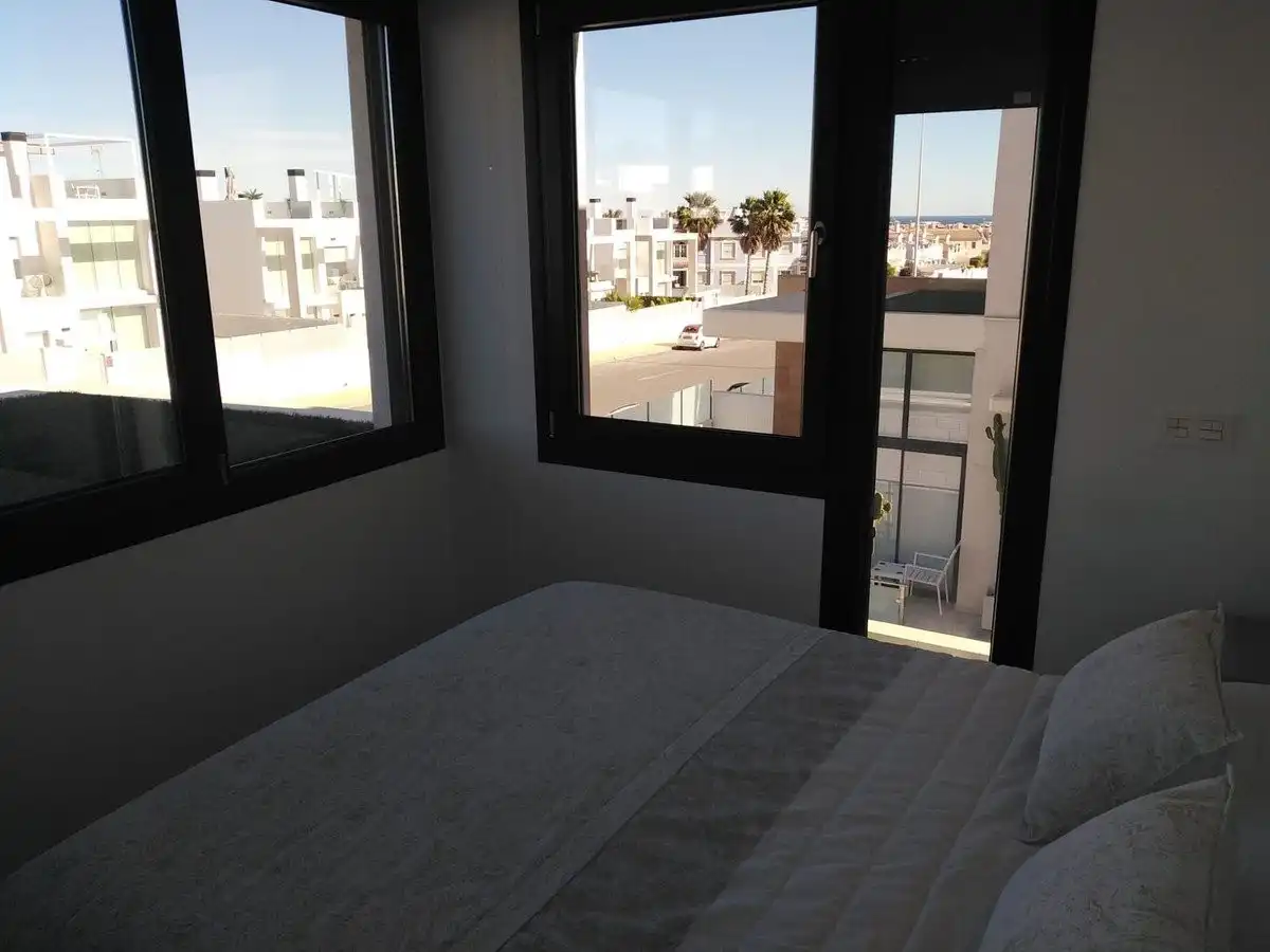 Dormitori de Casa o xalet en venda en Orihuela amb Aire condicionat, Terrassa i Piscina
