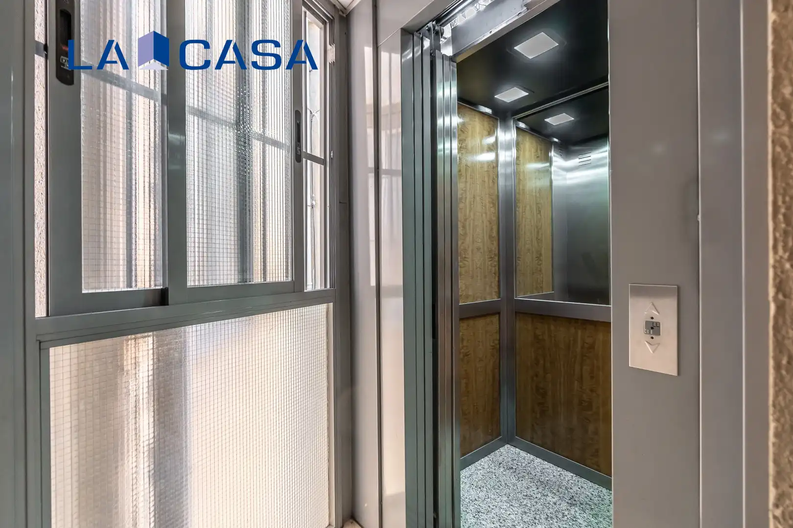 Vista exterior de Piso en venta en Madrid con Calefacción, Terraza y Trastero