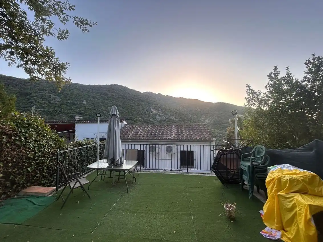 Terrasse von Einfamilien-Reihenhaus zum Verkauf in Grazalema mit Klimaanlage und Abstellraum