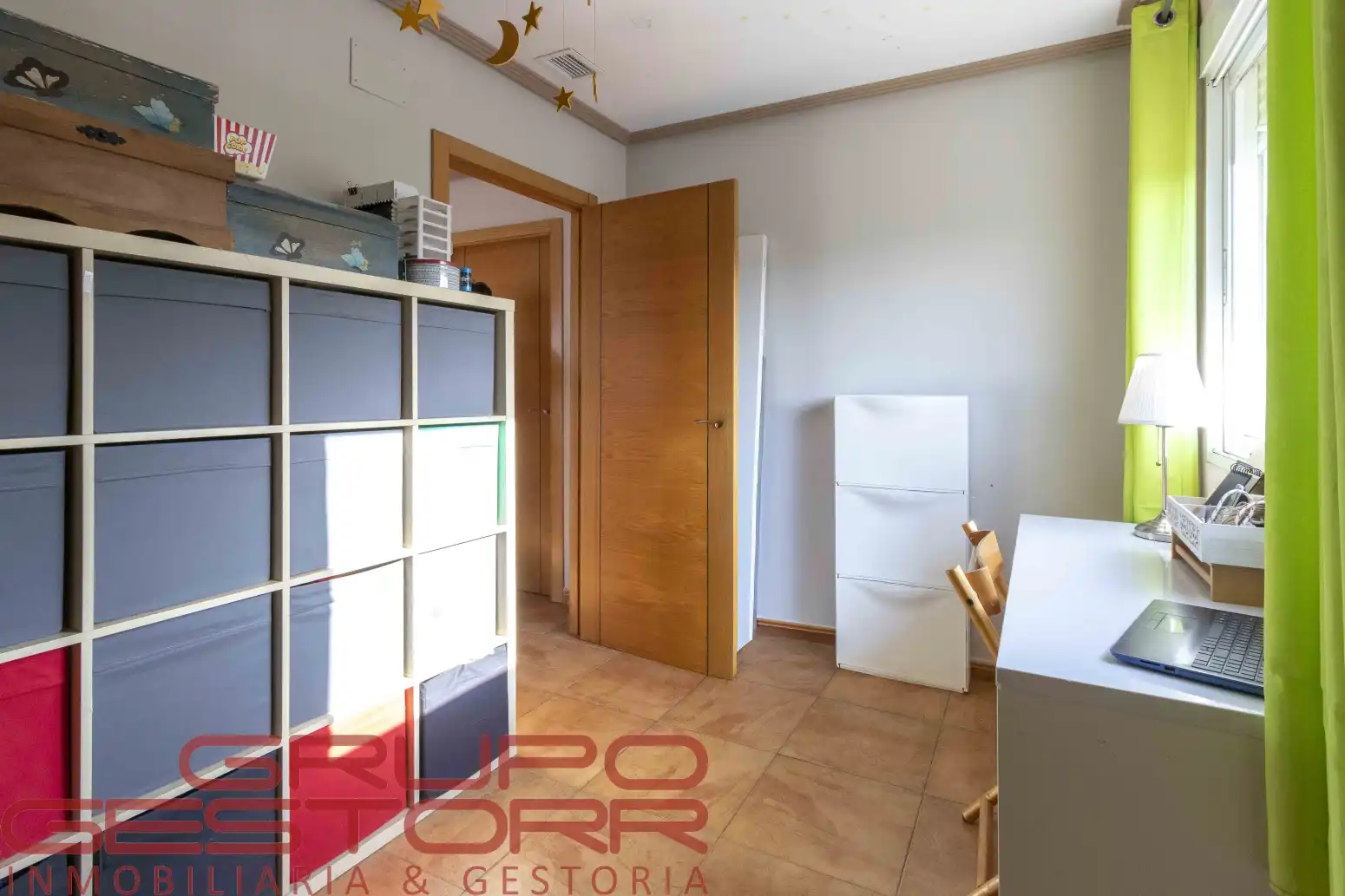 Dormitori de Casa o xalet en venda en Torrent amb Jardí privat, Terrassa i Traster