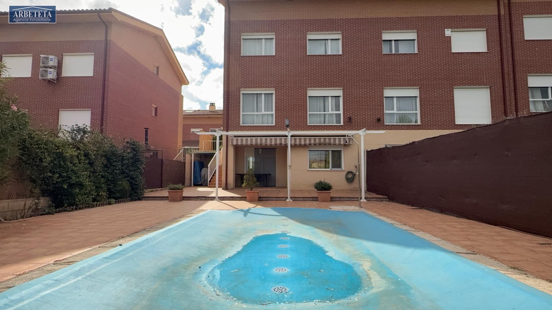 Piscina de Casa adosada en venda en Tórtola de Henares amb Calefacció i Piscina