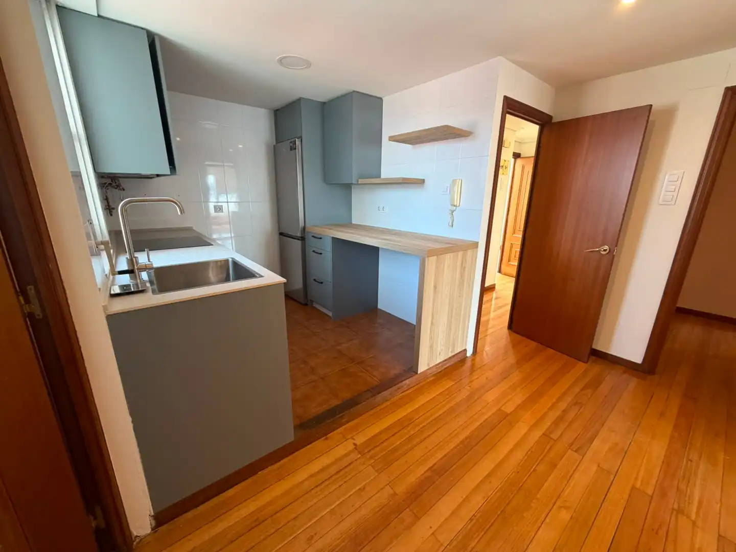 Cocina de Ático de alquiler en Ferrol con Calefacción, Parquet y Terraza