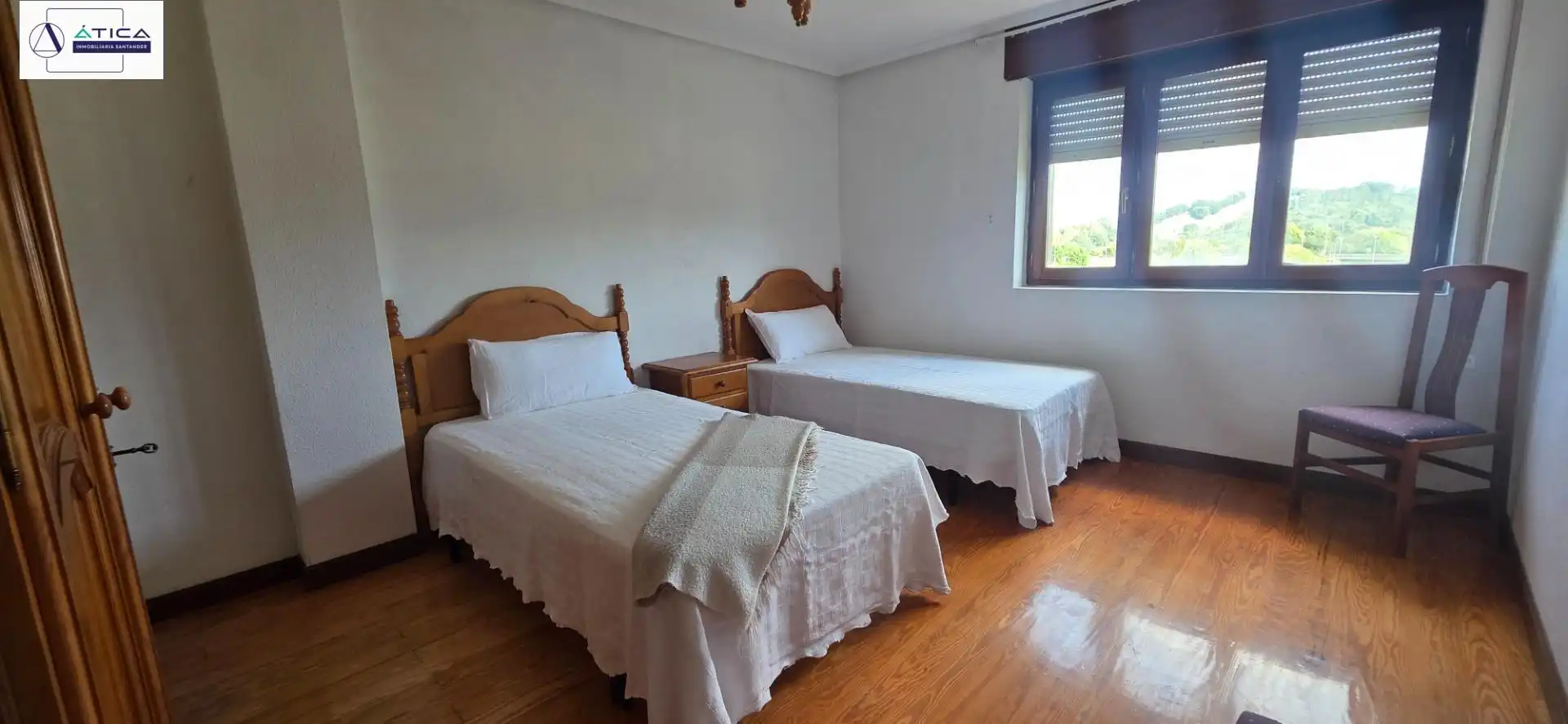 Habitación de Finca rústica en venta en Bárcena de Cicero con Jardín privado y Amueblado