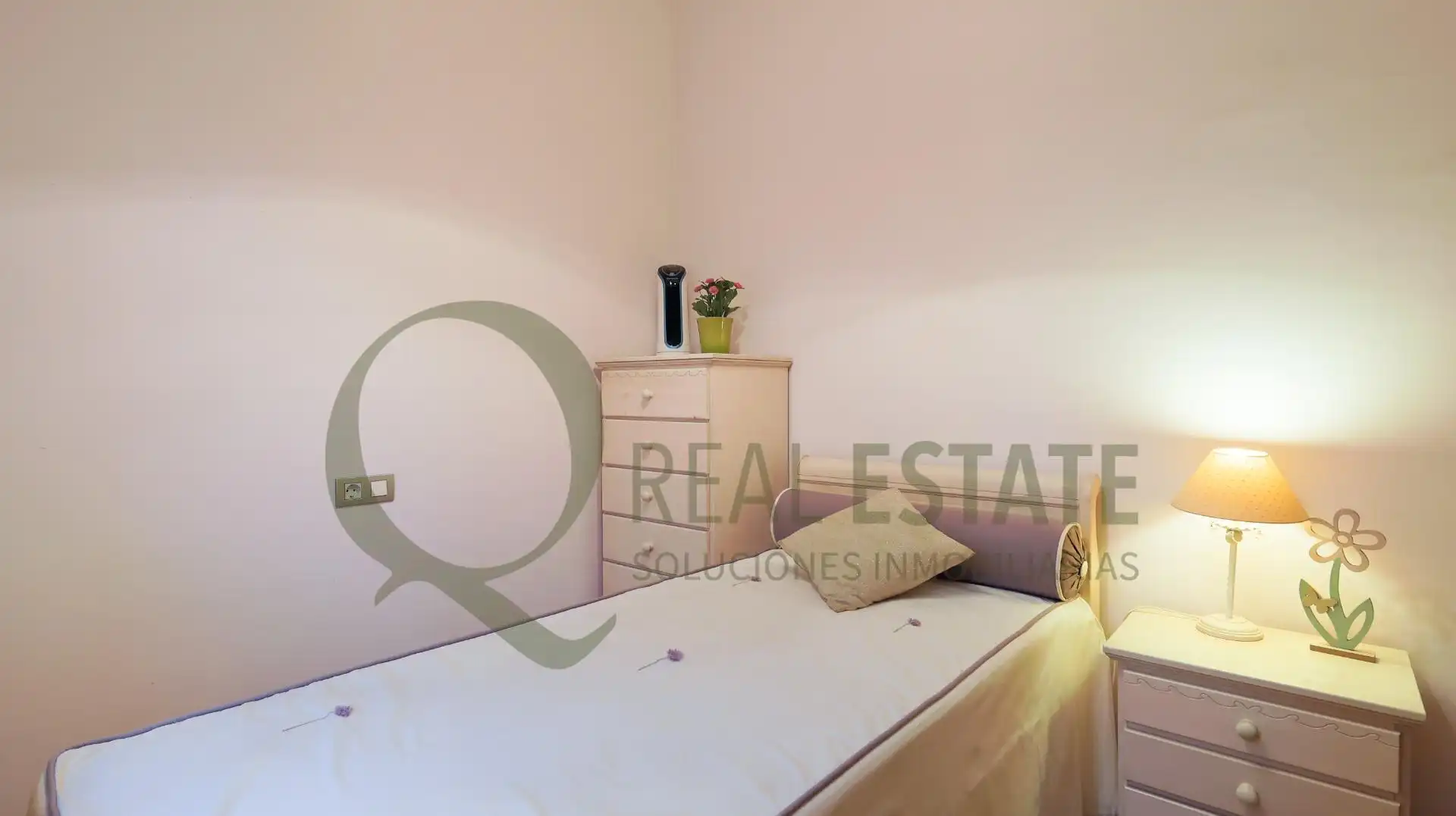 Dormitori de Casa o xalet en venda en Alicante / Alacant amb Calefacció, Jardí privat i Traster