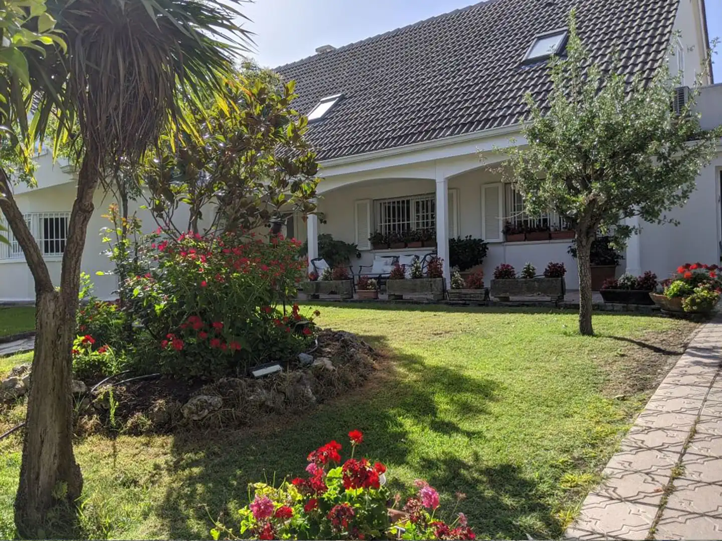 Vista exterior de Casa o xalet en venda en Pozuelo de Alarcón amb Aire condicionat, Calefacció i Jardí privat