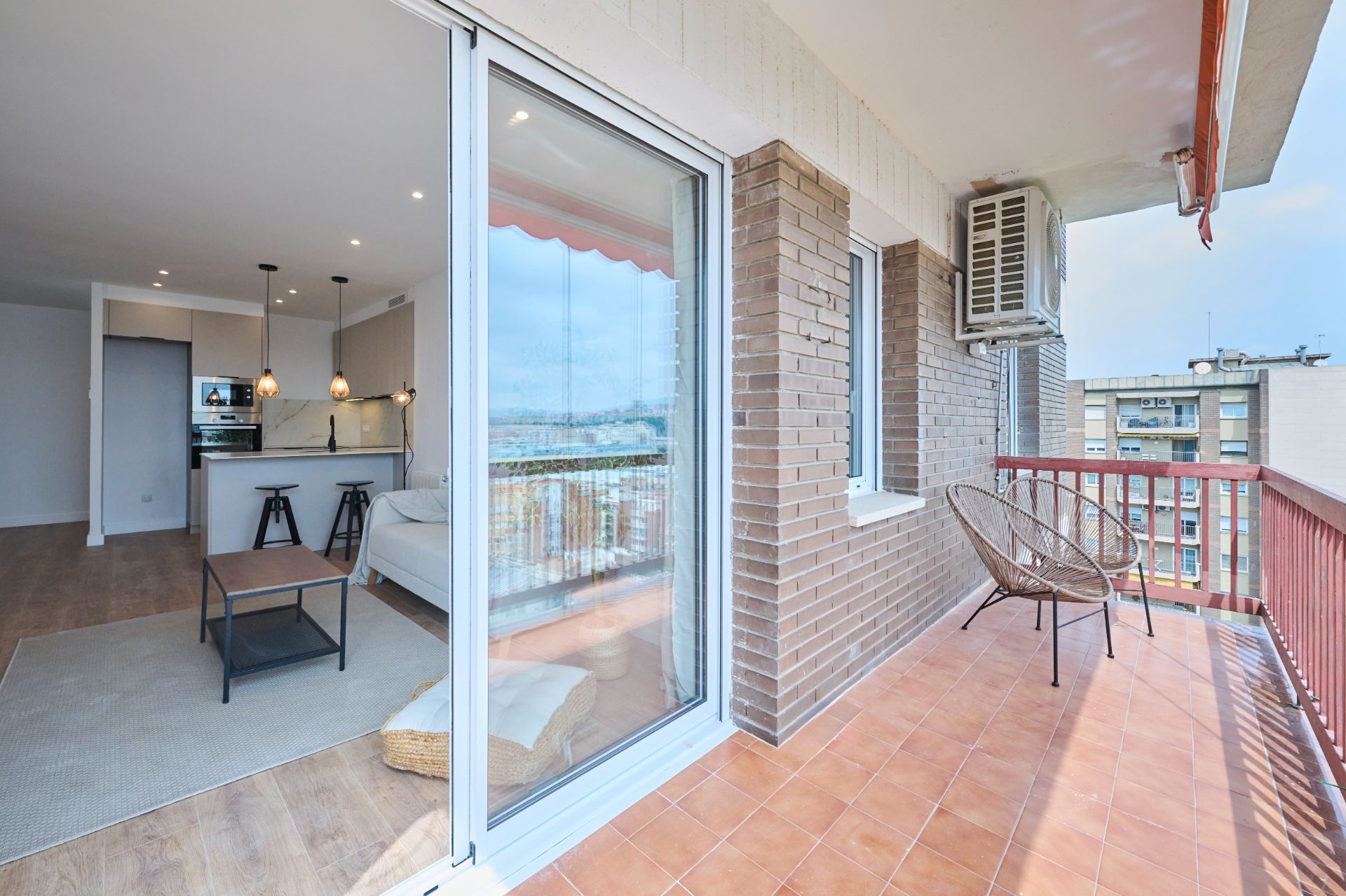 Balcony of Flat for sale in L'Hospitalet de Llobregat  with Air Conditioner, Heating and Parquet flooring