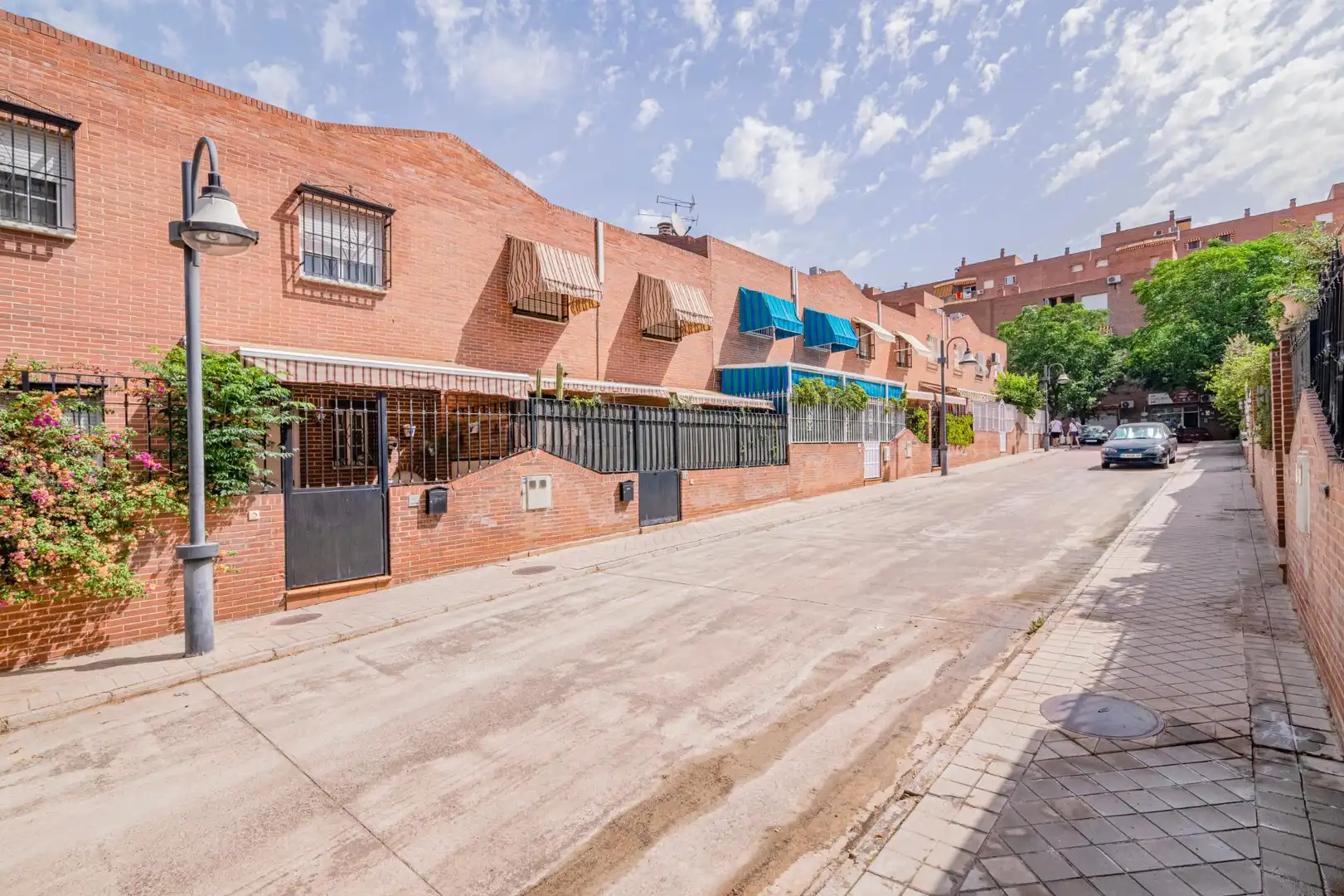 Vista exterior de Casa adosada en venta en Granada con Aire acondicionado y Calefacción