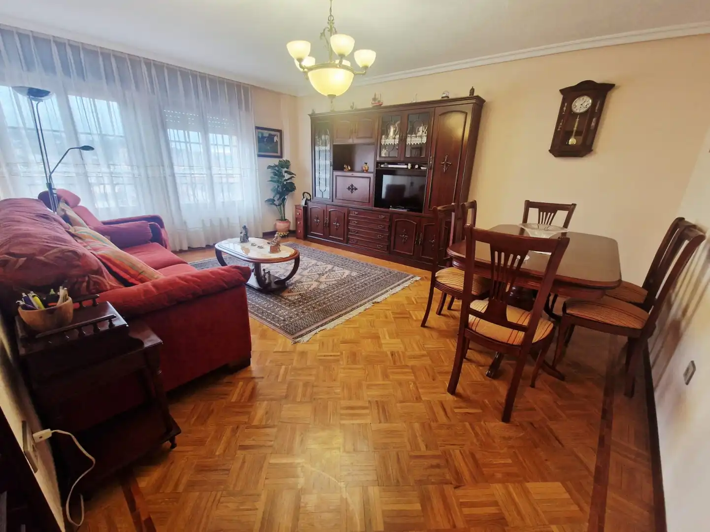 Sala d'estar de Pis en venda en Avilés amb Calefacció, Parquet i Traster