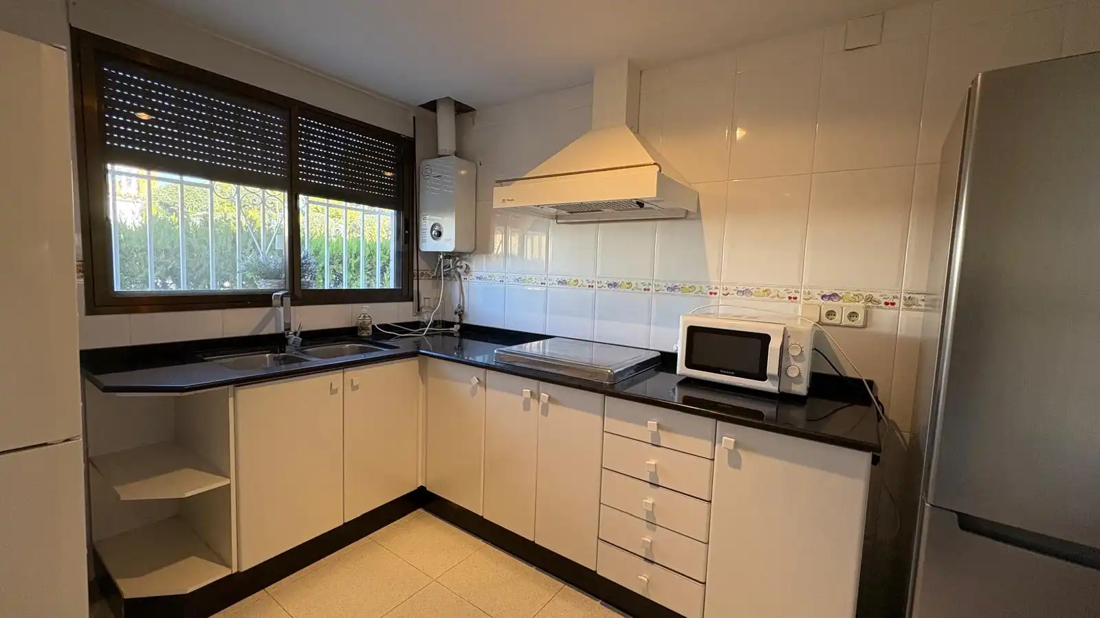 Kitchen of Houses for sale in L'Eliana  with Air Conditioner, Terrace and Storage room