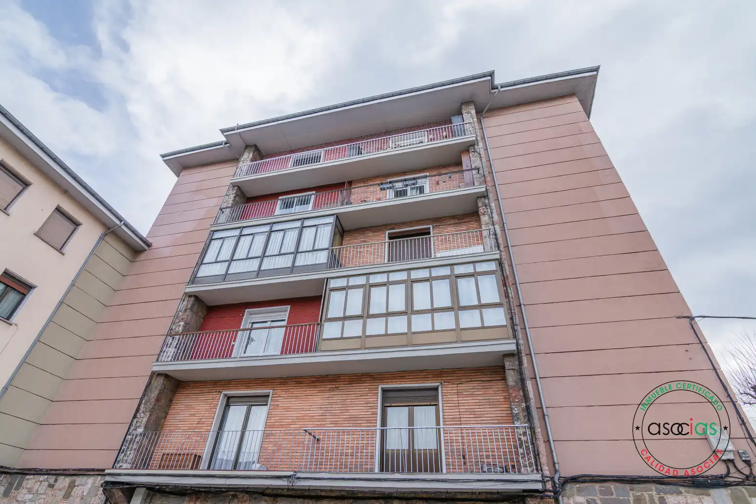 Vista exterior de Pis en venda en Oviedo  amb Calefacció i Terrassa