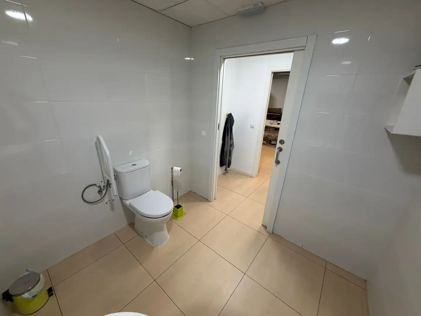 Bathroom of Commercial properties for sale in Alcorcón  with Air Conditioner