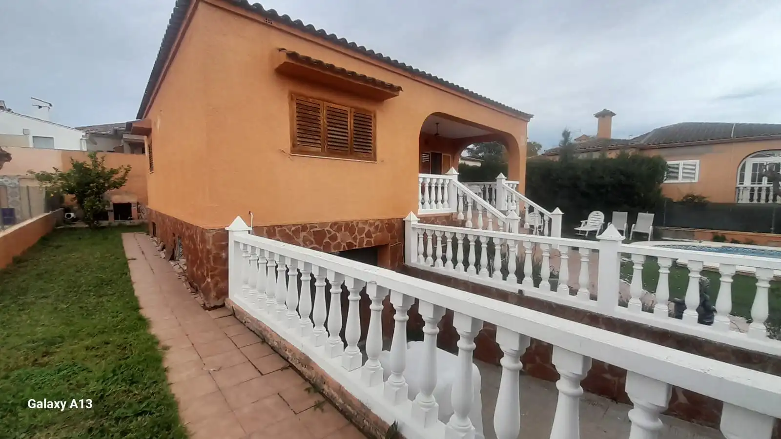 Exterior view of Houses for sale in La Pobla de Vallbona  with Air Conditioner, Heating and Oven