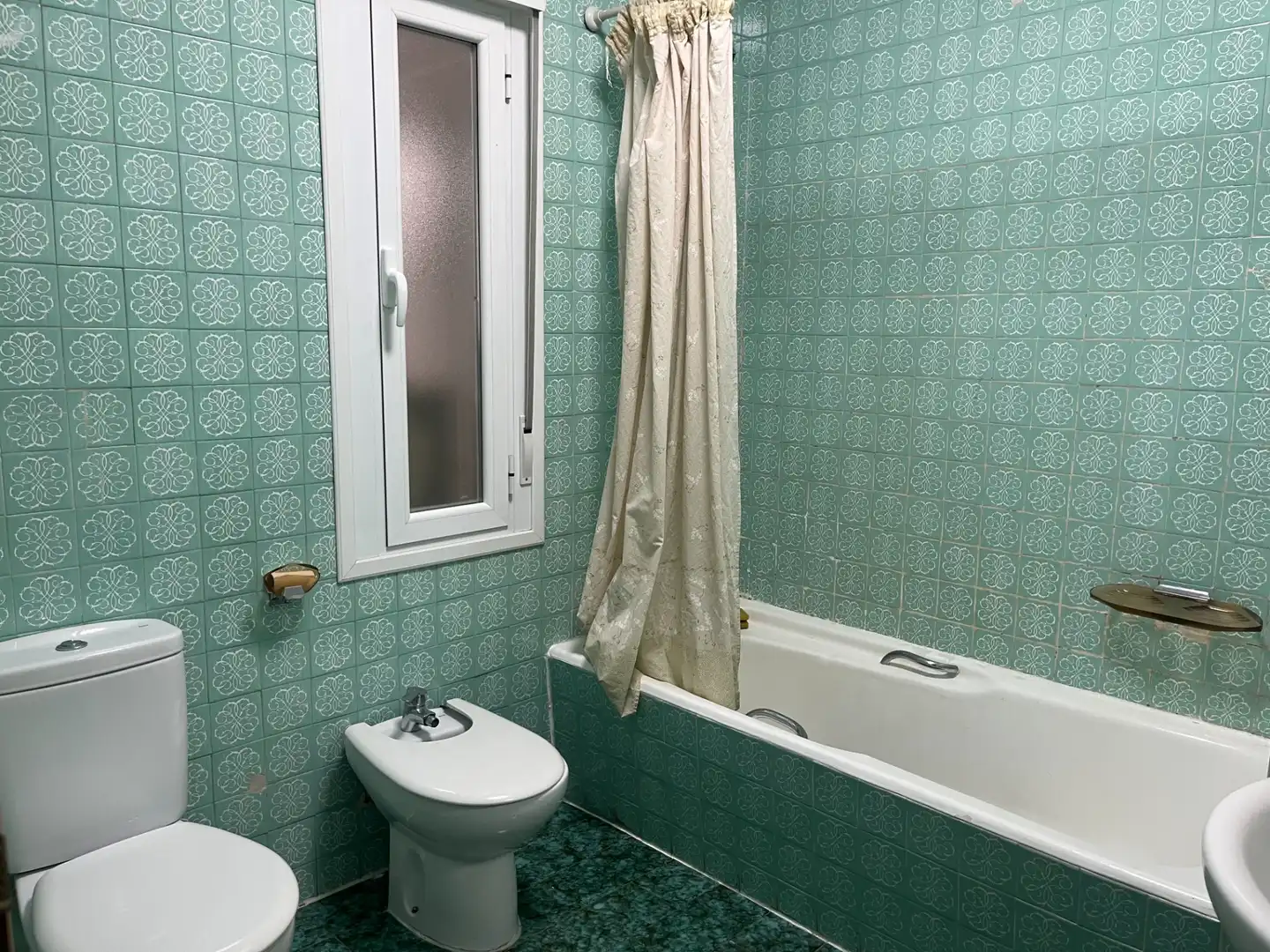 Bathroom of Flat for sale in Salamanca  with Heating, Parquet flooring and Furnished