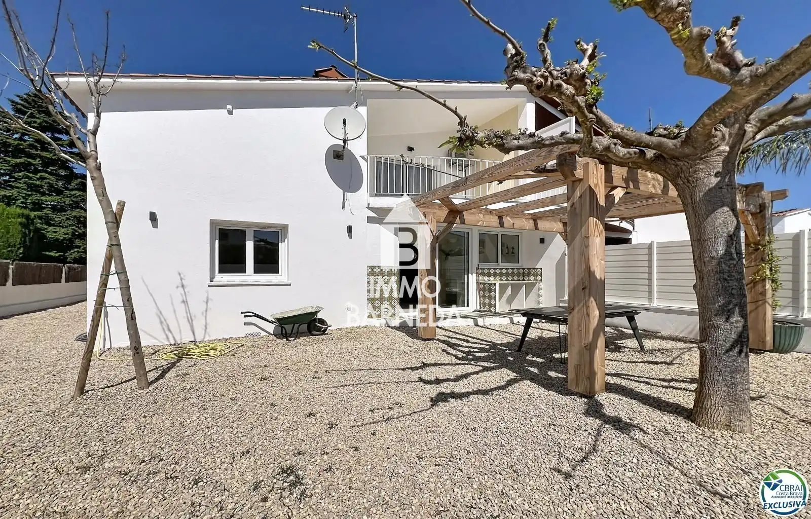 Vista exterior de Casa o xalet en venda en Empuriabrava amb Aire condicionat, Calefacció i Jardí privat