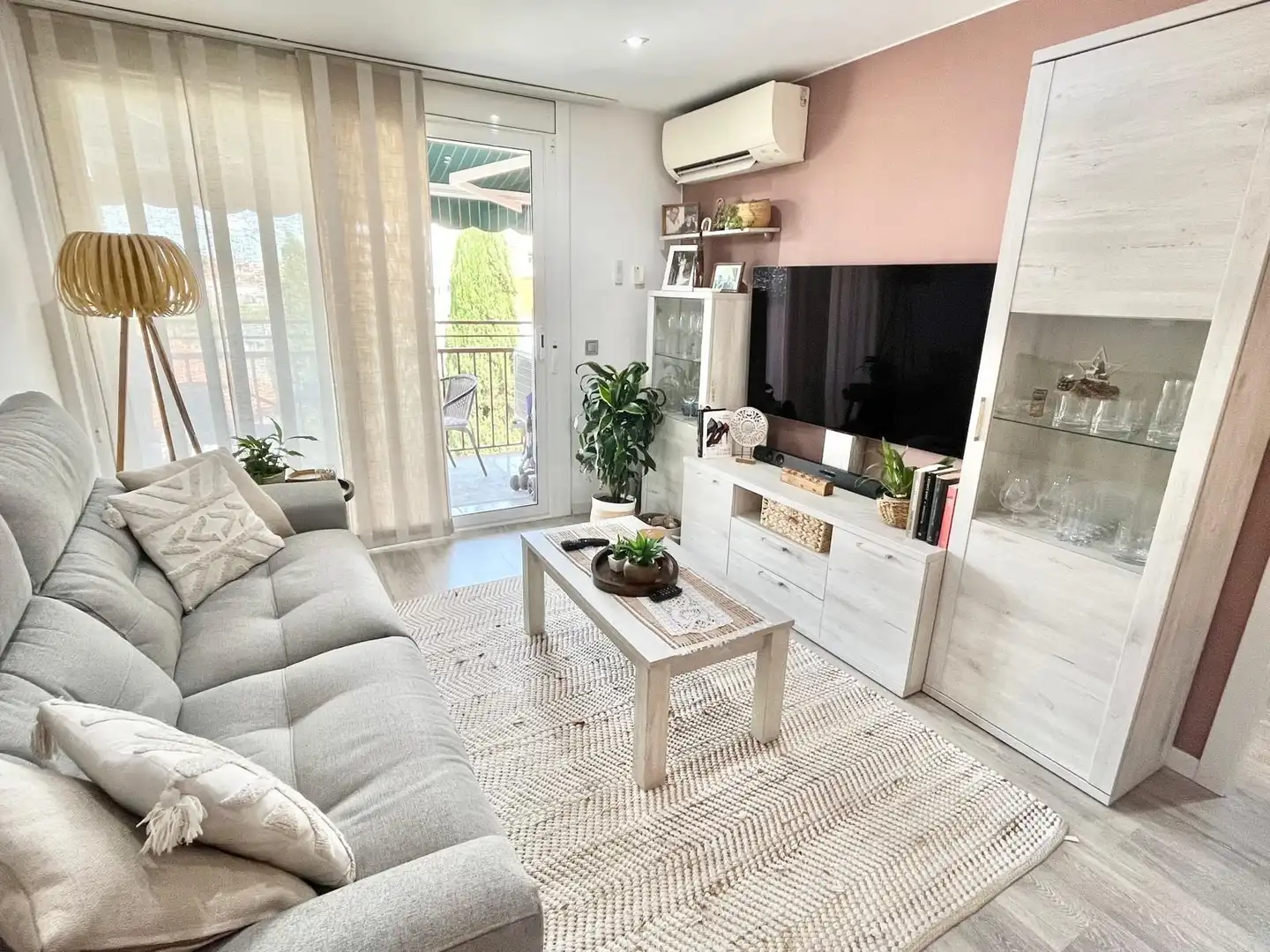 Sala de estar de Piso en venta en Ripollet con Aire acondicionado, Calefacción y Parquet