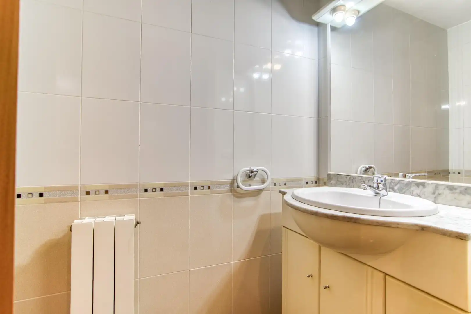 Baño de Casa adosada en venta en Figueres con Calefacción, Jardín privado y Balcón