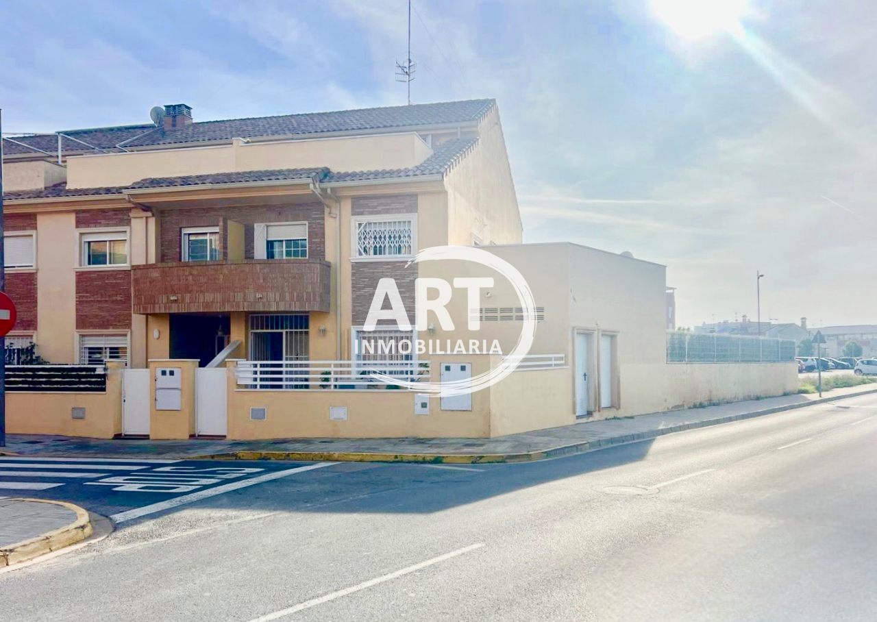 Vista exterior de Casa adosada en venda en Bétera amb Aire condicionat, Calefacció i Terrassa