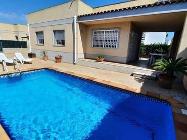 Villa mit Pool zum Verkauf in Deltebre