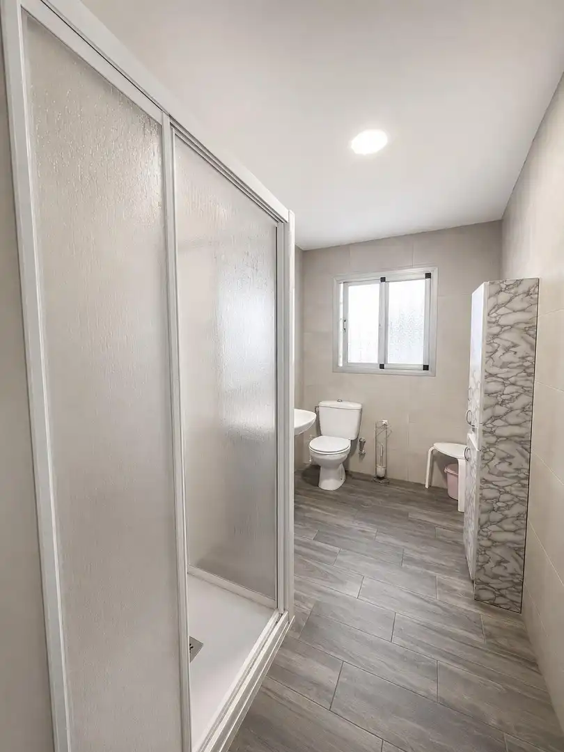 Bathroom of Flat for rent in Granada  with Furnished and Balcony