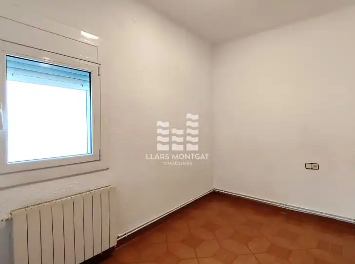 Dormitori de Pis en venda en Montgat amb Calefacció, Forn i Balcó