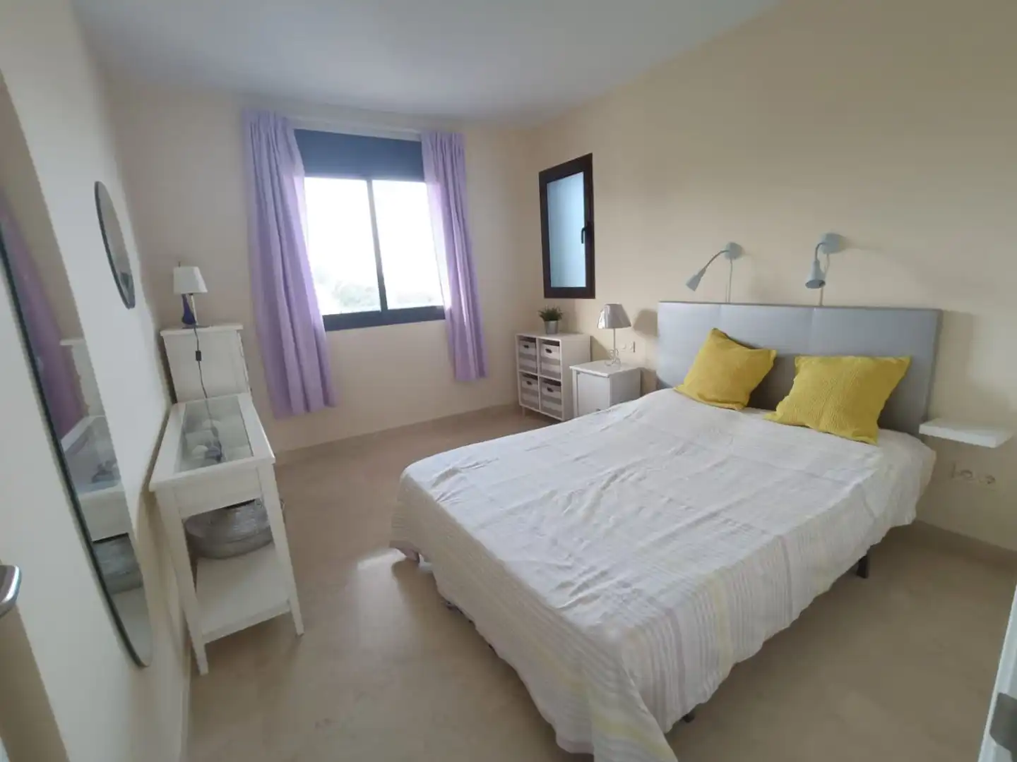 Dormitori de Apartament de lloguer en La Alcaidesa amb Aire condicionat, Calefacció i Terrassa