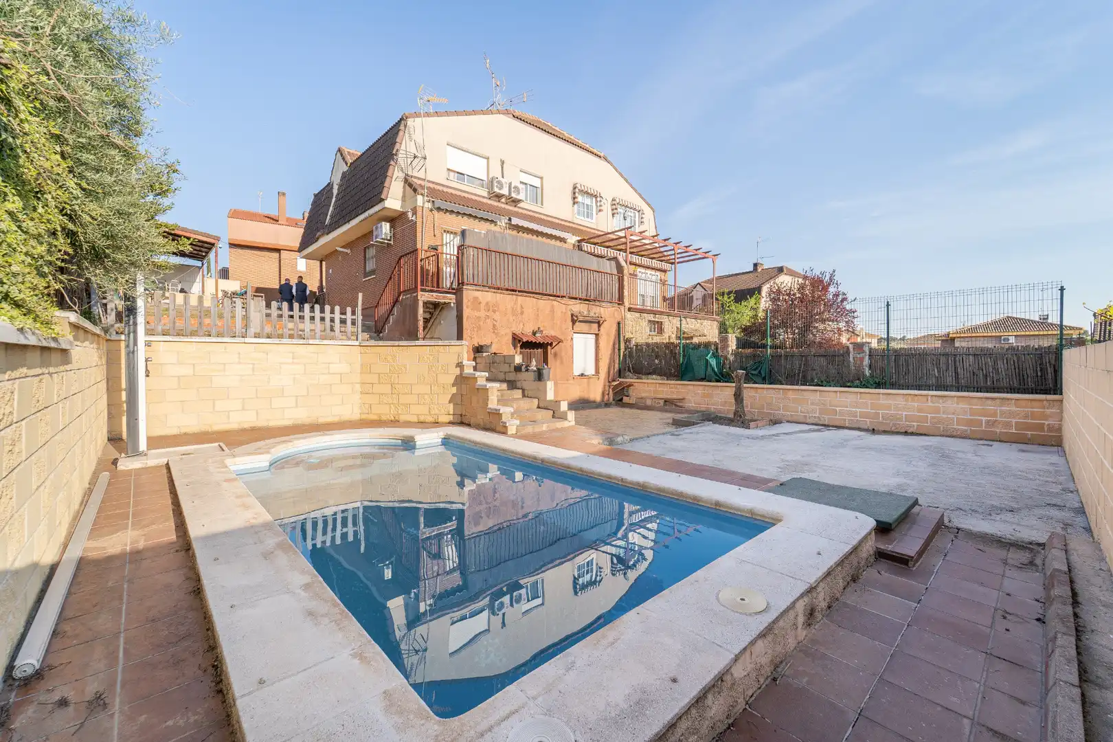 Piscina de Casa adosada en venda en Villanueva de Perales amb Aire condicionat, Calefacció i Jardí privat