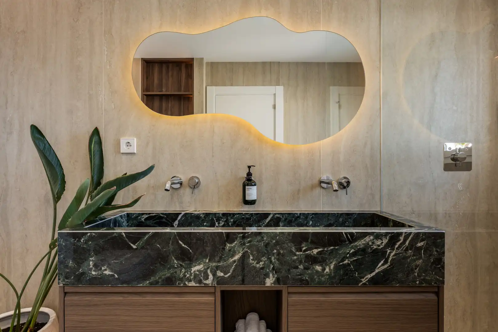 Baño de Ático en venta en Marbella con Aire acondicionado, Terraza y Piscina