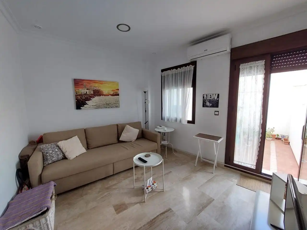 Sala d'estar de Apartament en venda en Cádiz amb Aire condicionat